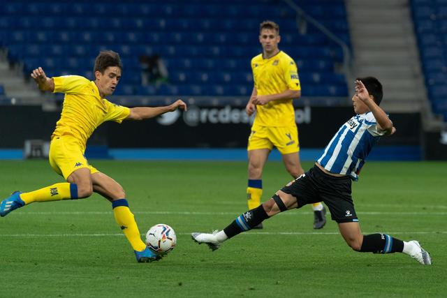 犹豫！张镇麟10中2仅得4分 正负值-13全队最低